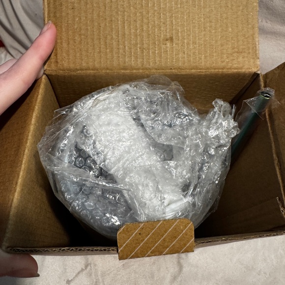 40oz Limited Edition Holographic and White Kuromi Stanley NIB - Picture 16 of 16